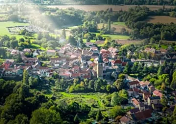 Vue d’une collectivité rurale de moins de 10 000 administrés.