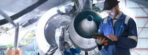 Agents de maintenance dus secteur de l'industrie.