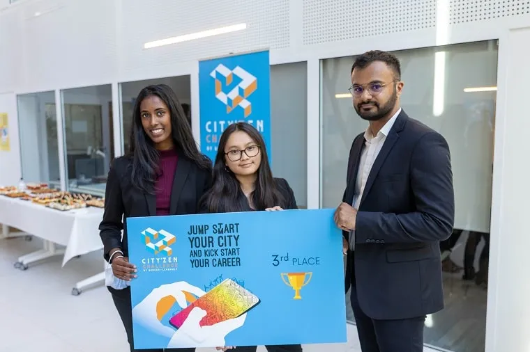 Photo de l'équipe InnovAbeille de ECE Paris, le gagnant du 3ème prix de la 4ème édition du City'ZEN Challenge