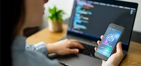 Marie utilise un assistant IA qui offre une expérience utilisateur optimale