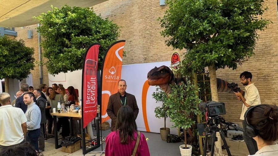 Le Groupe Berger-Levrault aux côtés du dernier fonctionnaire au Congrès Novagob 2024.